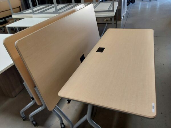 Global bungee nesting table
