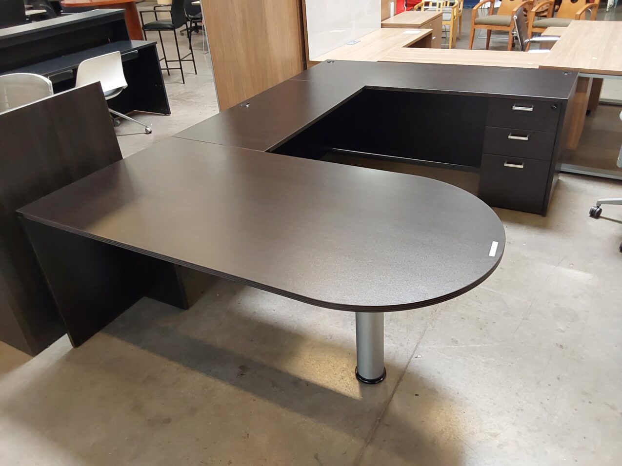 Peninsula u shape desk