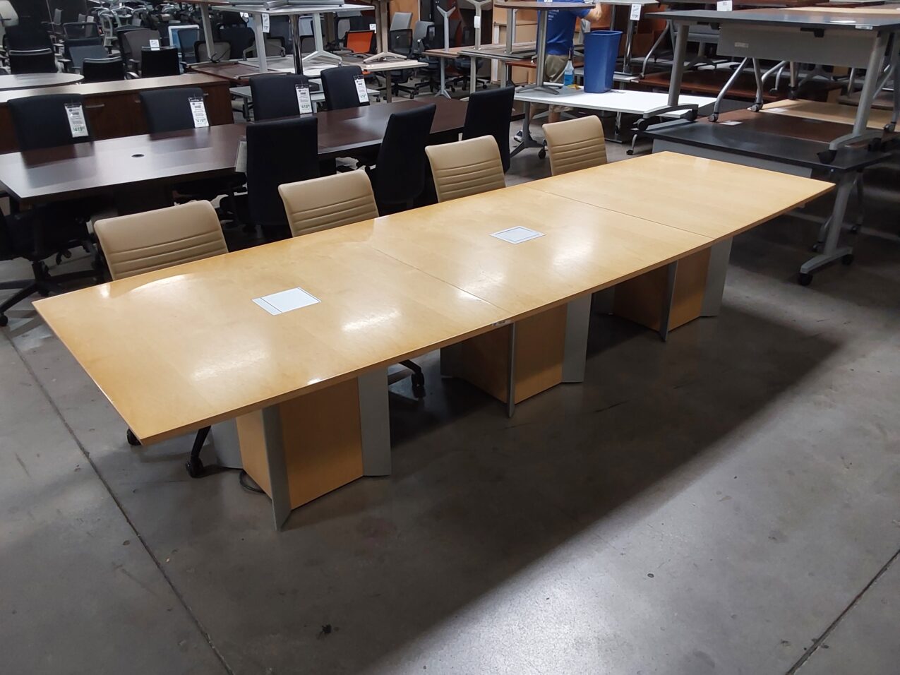 Krug virtu conference table
