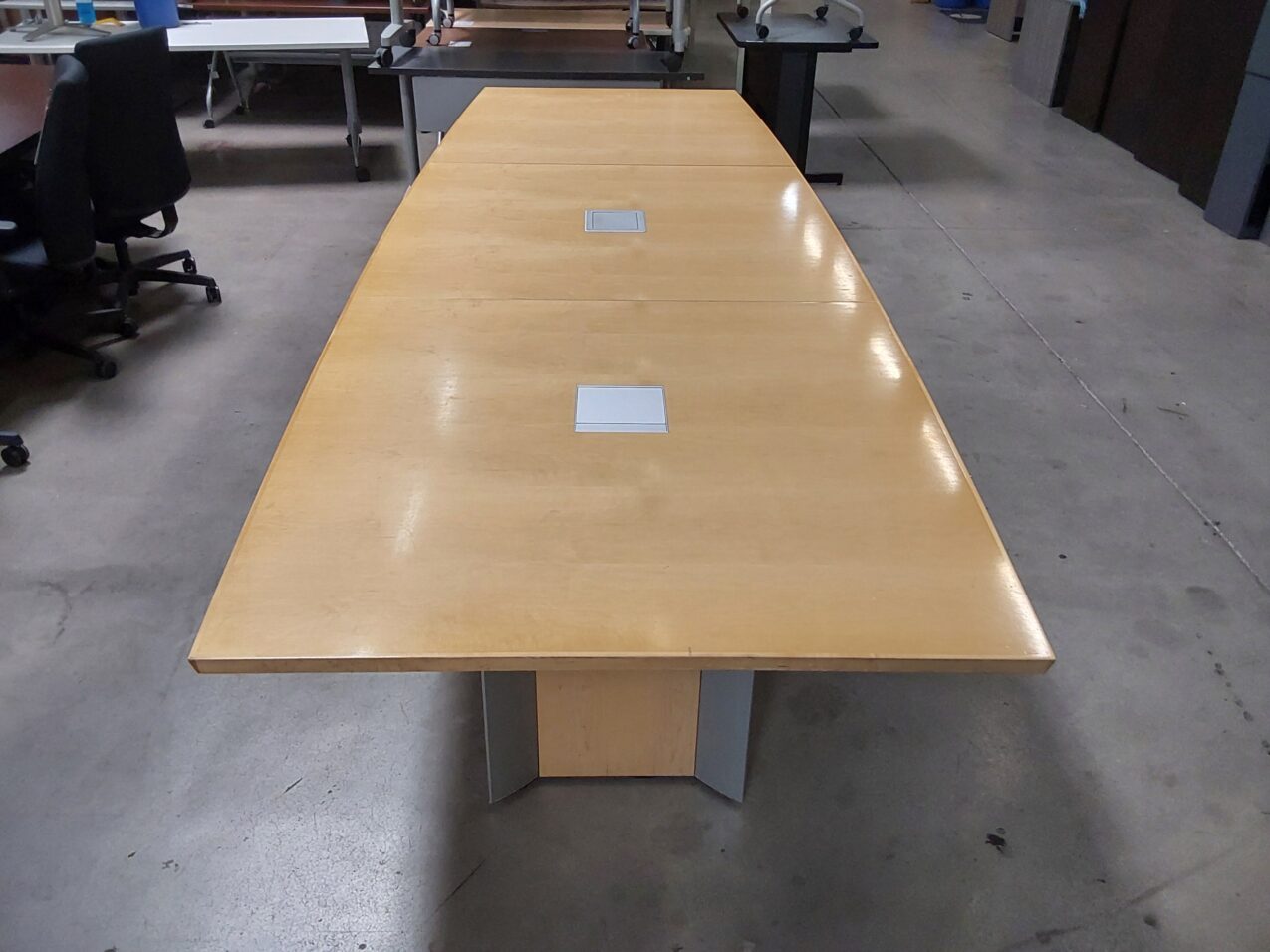 Krug virtu conference table