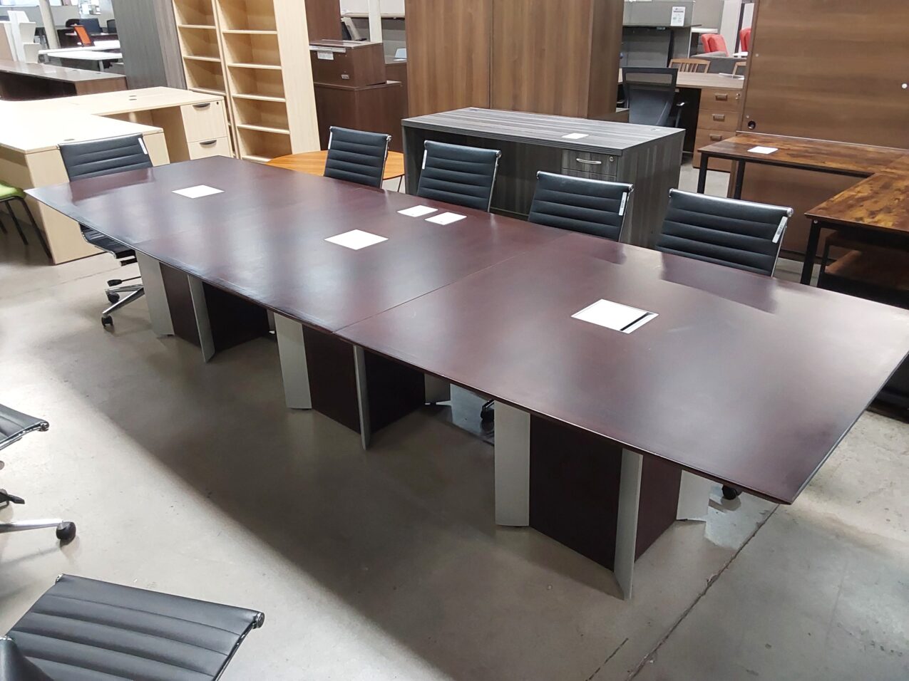 Krug virtu conference table