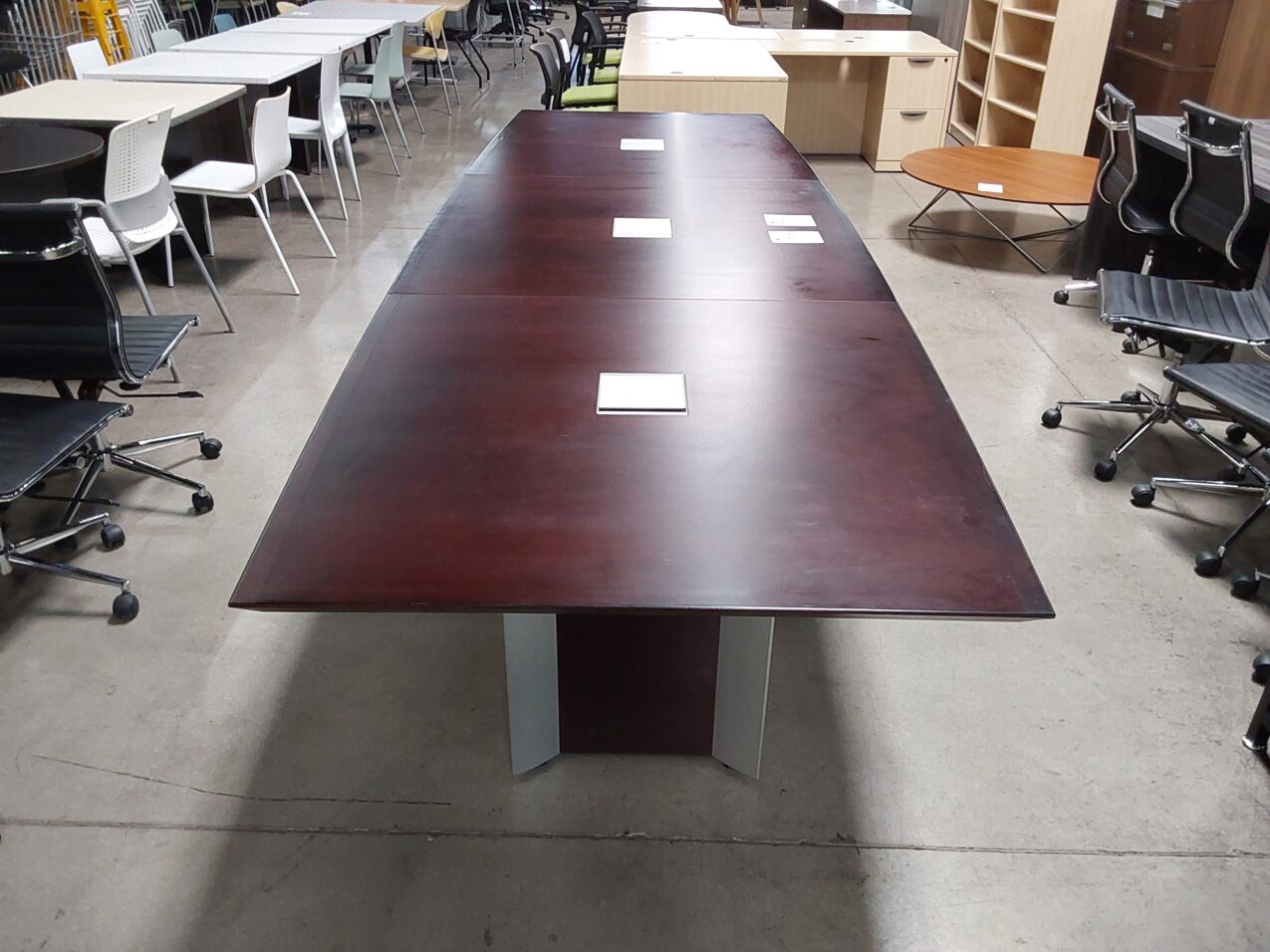 Krug virtu conference table