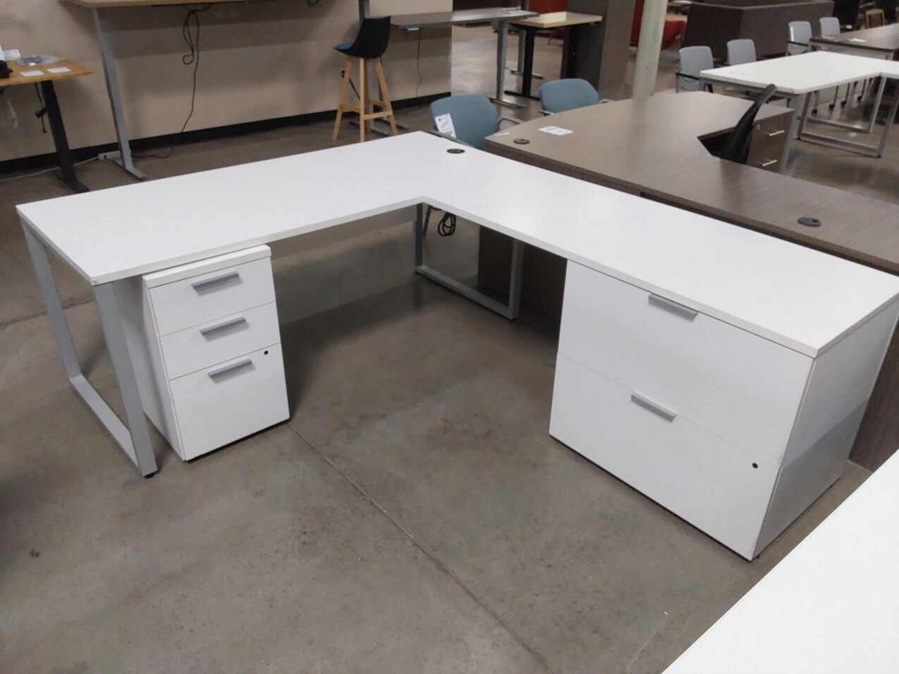 HON O-Leg L Shape Desk