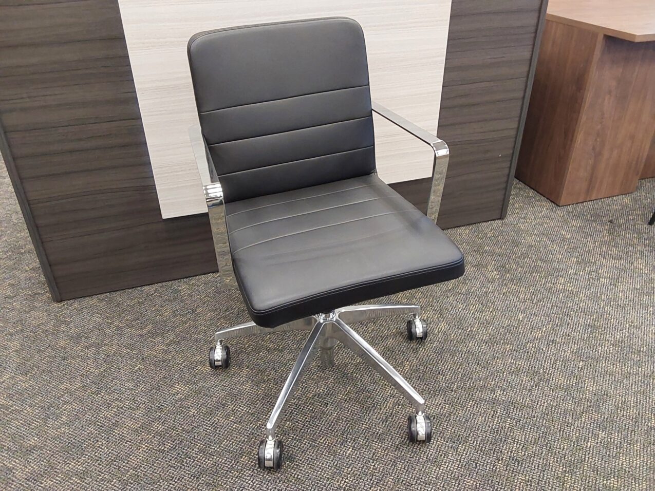 Black mid back conference chair