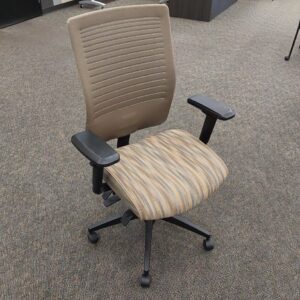 Global Mesh Task Chair