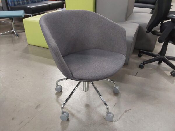 Poppin Pitch meeting chair