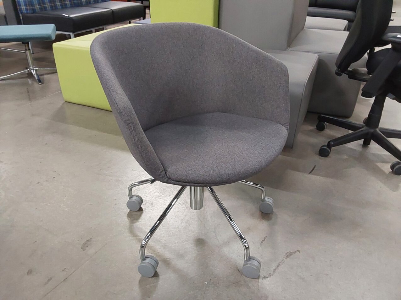 Poppin Pitch meeting chair