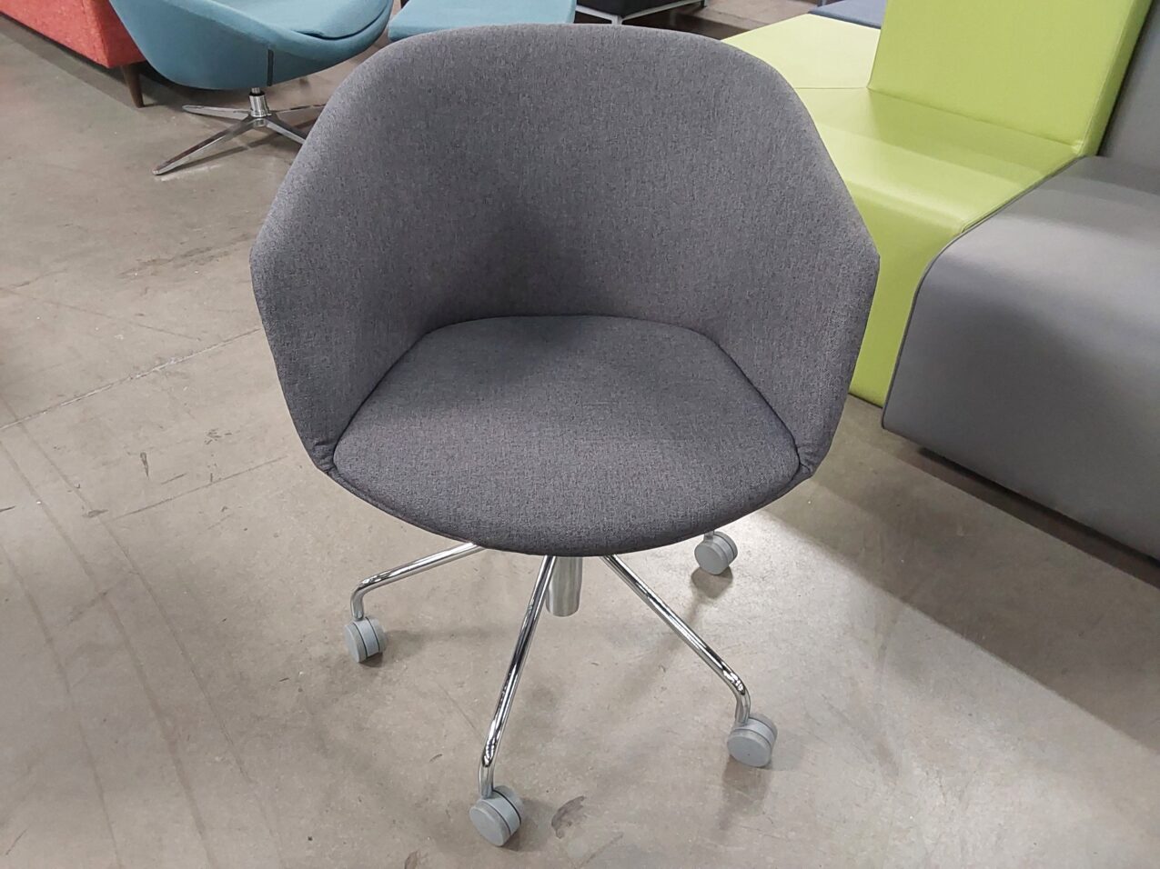 Poppin Pitch meeting chair