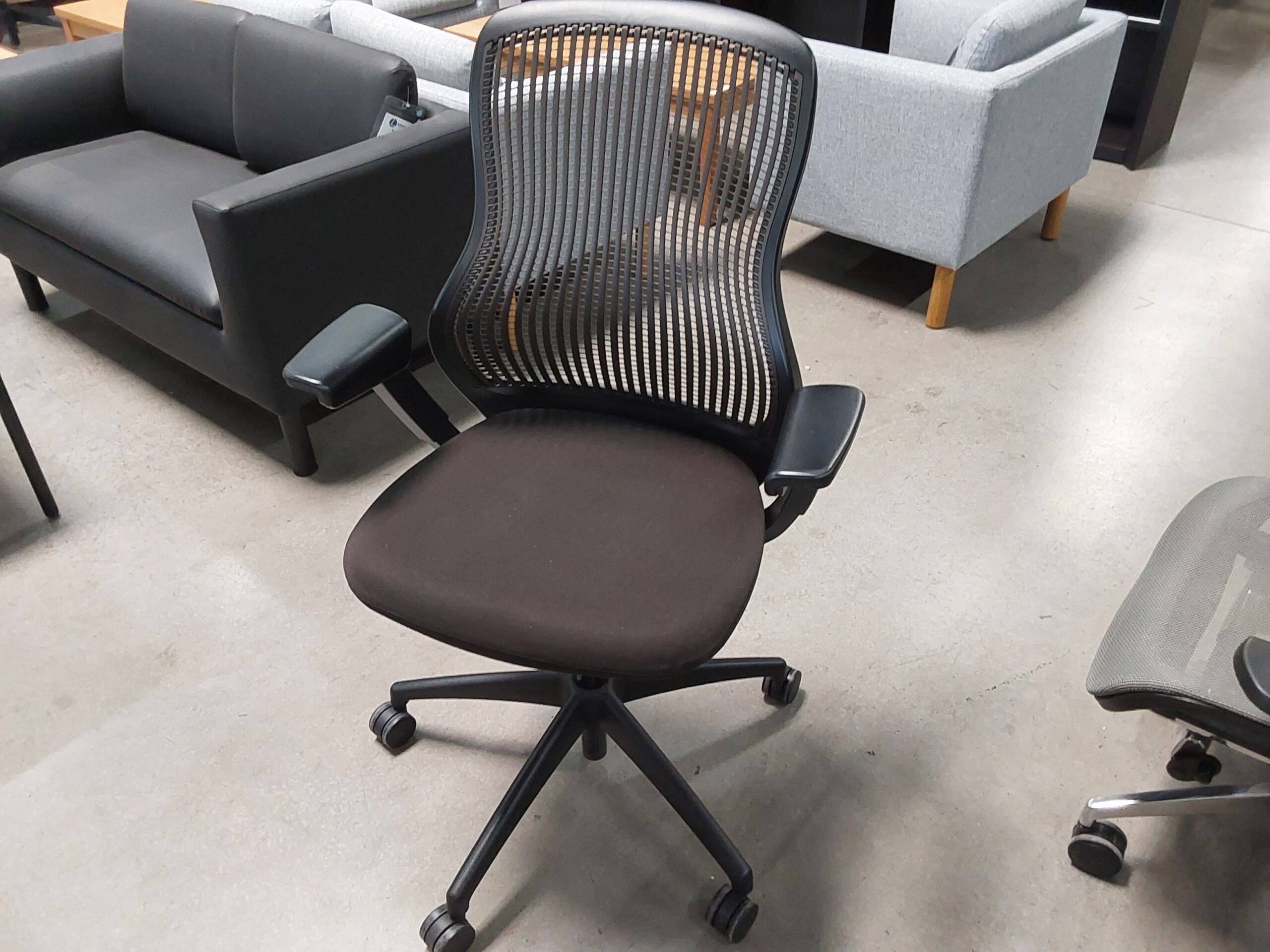 Knoll Regeneration Task Chair
