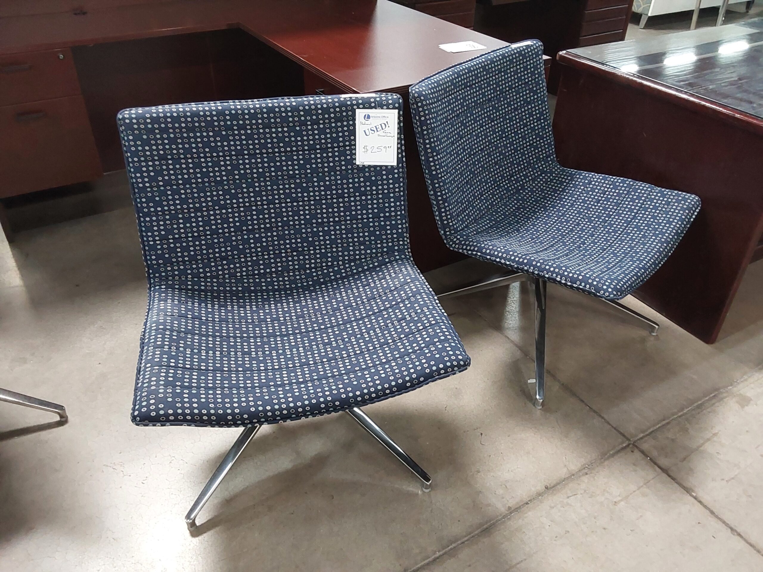National Grin Swivel Lounge Chair