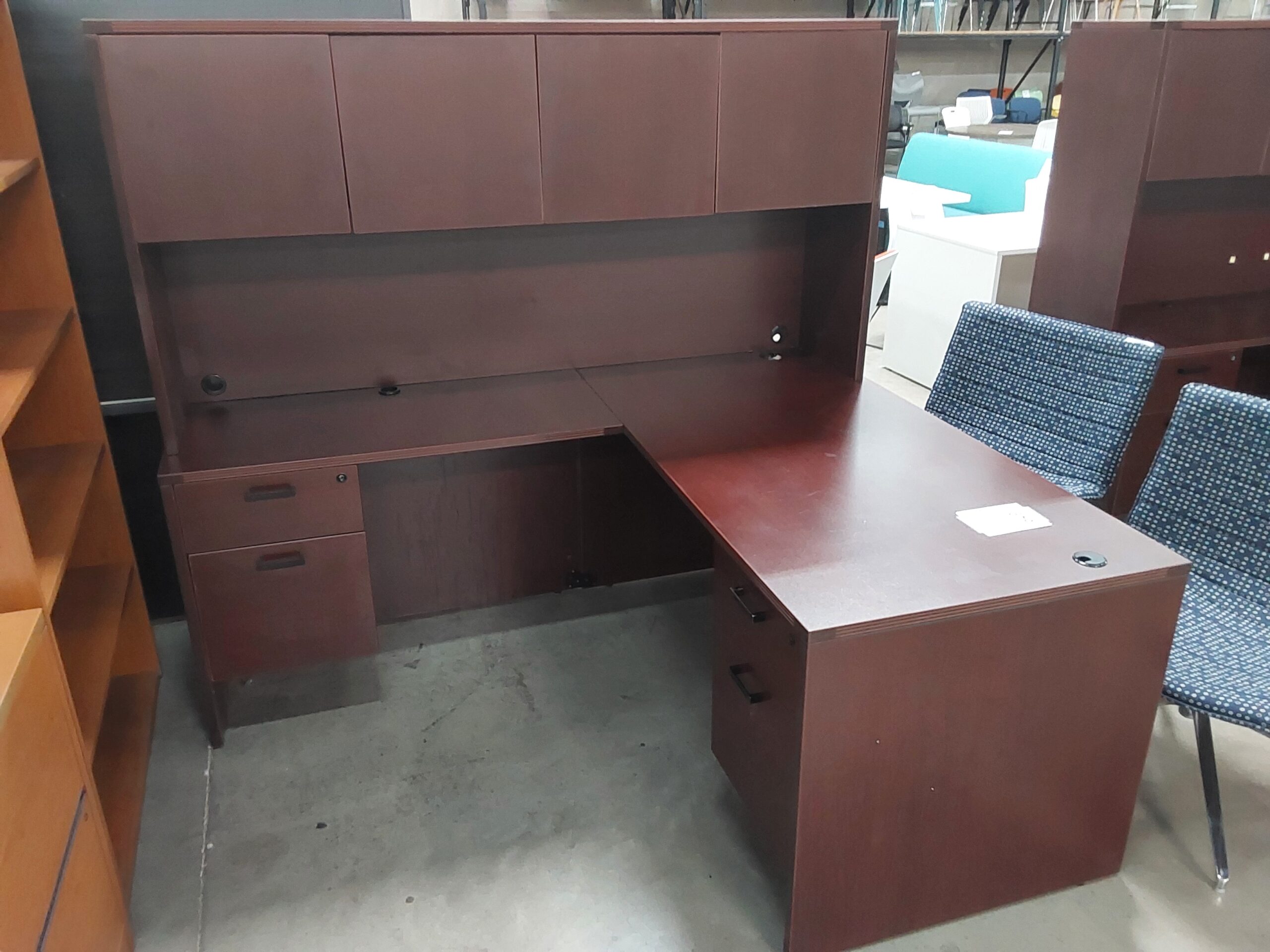 Cherryman L Shape with Hutch Mahogany